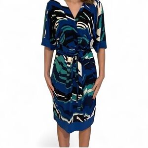 BCBGMaxazria Kaitlin Printed Jersey Wrap dress Size XS. Larkspur Blue Combo.